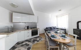 Apartments 23 And 25 With Free Private Parking